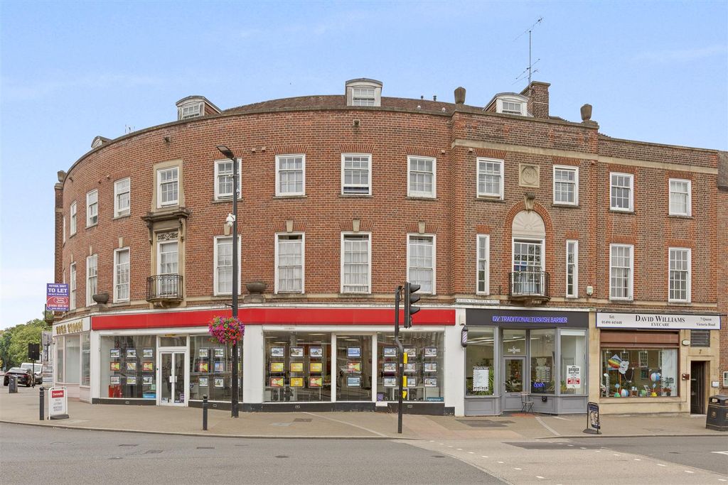 Property photo 1 of 12 6 Kings Court, Easton Street, Hp11 1Na-15.Jpg