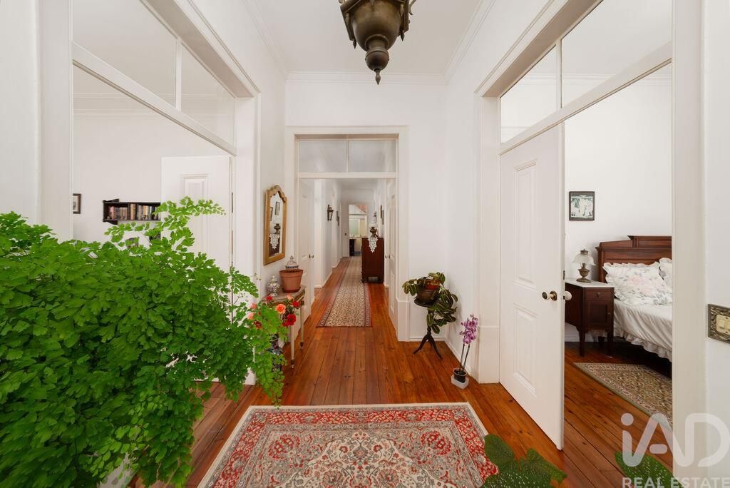 Property photo 2 of 28