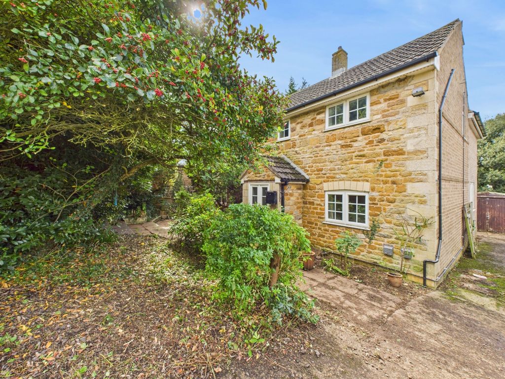 Property photo 1 of 12 Cam02313G0-Pr0095-Still040