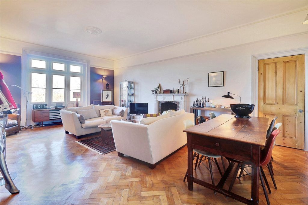 Property photo 2 of 14 Sitting Room