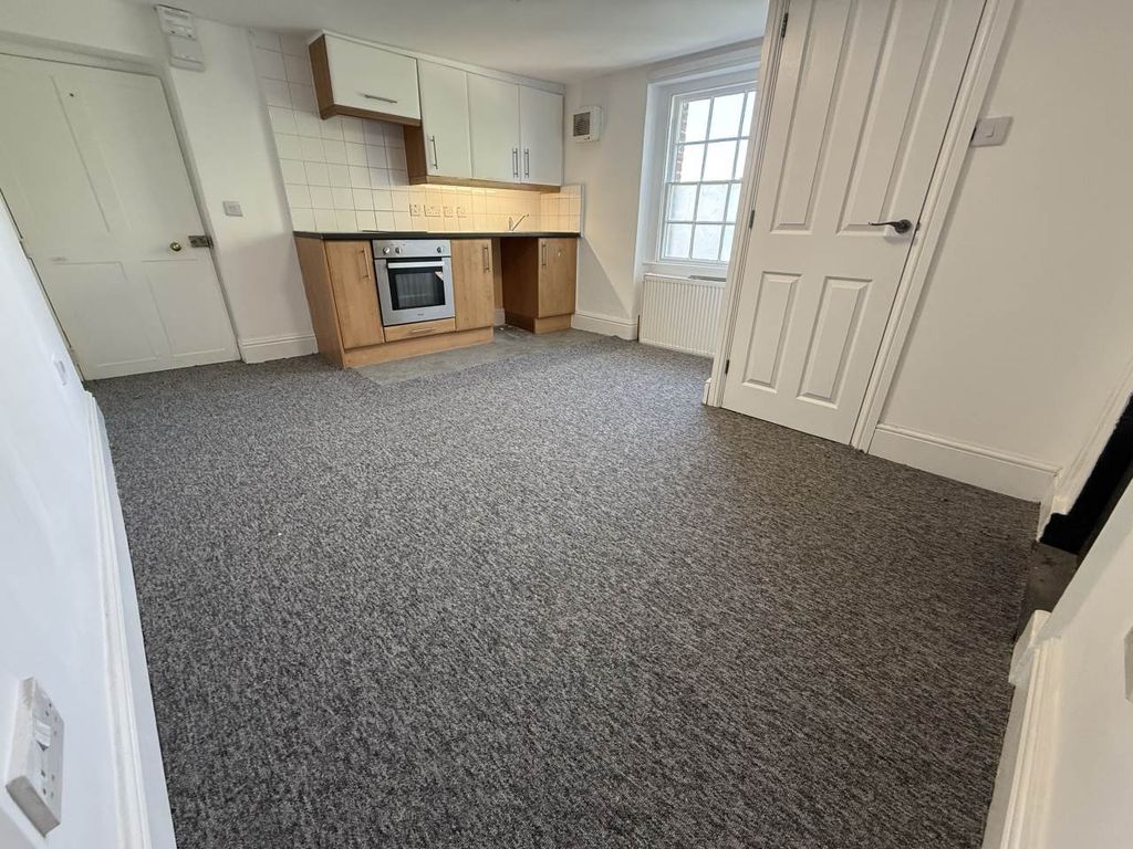 Property photo 2 of 5 Studio