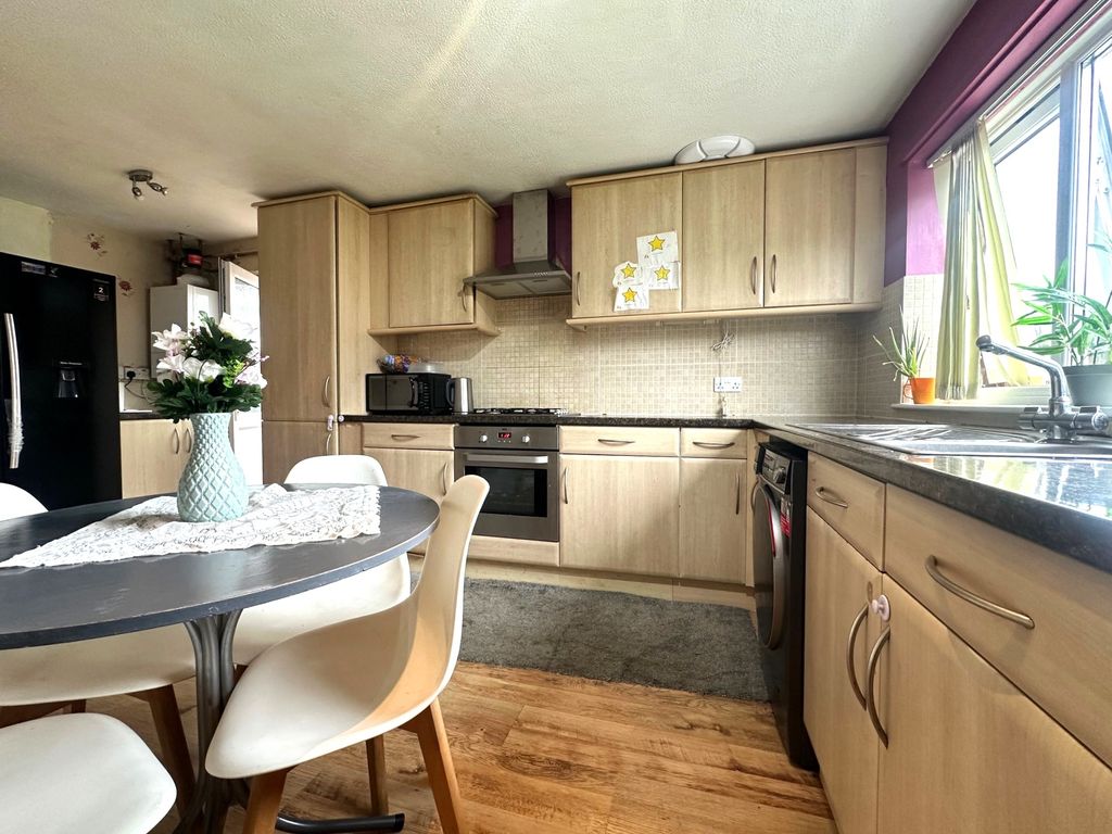 Property photo 1 of 9 Kitchen