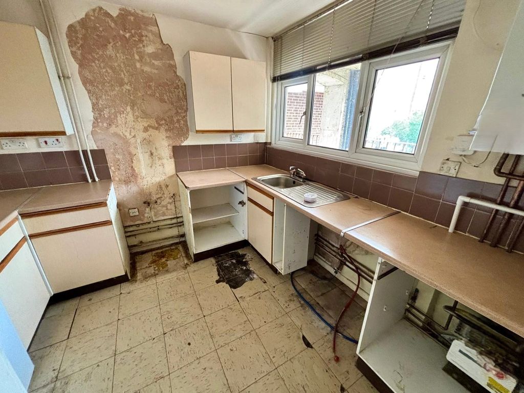 Property photo 2 of 11 Picture No. 12