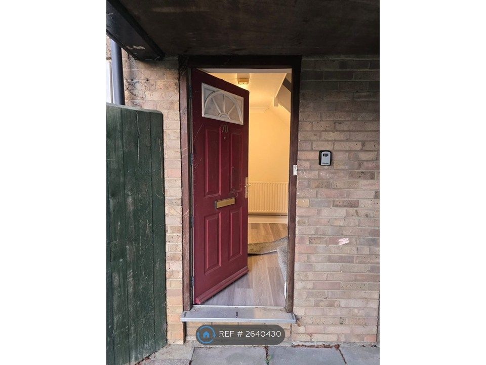 Property photo 1 of 18 Eltrance