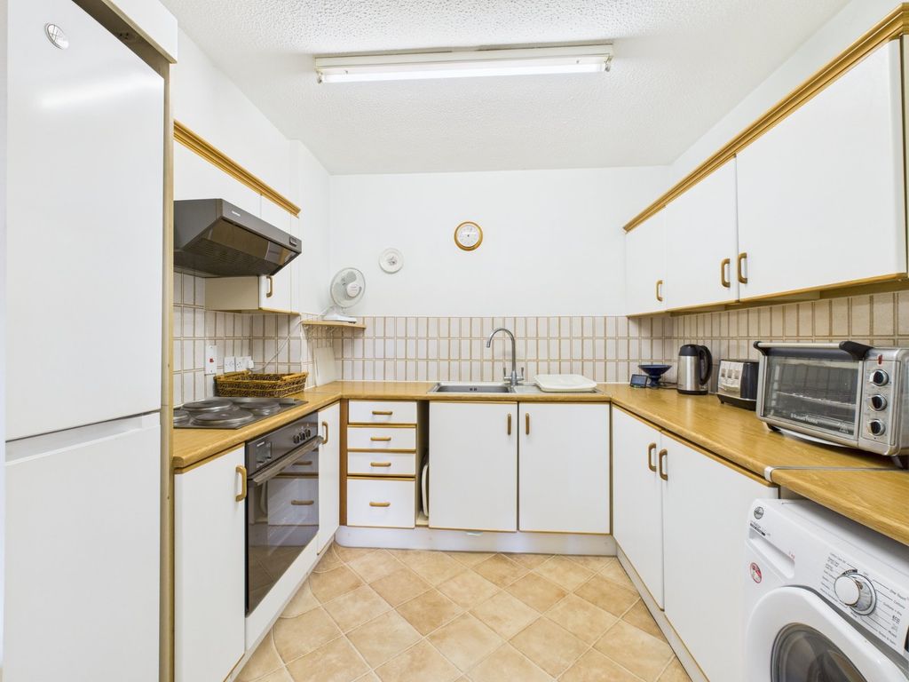 Property photo 3 of 17 Kitchen