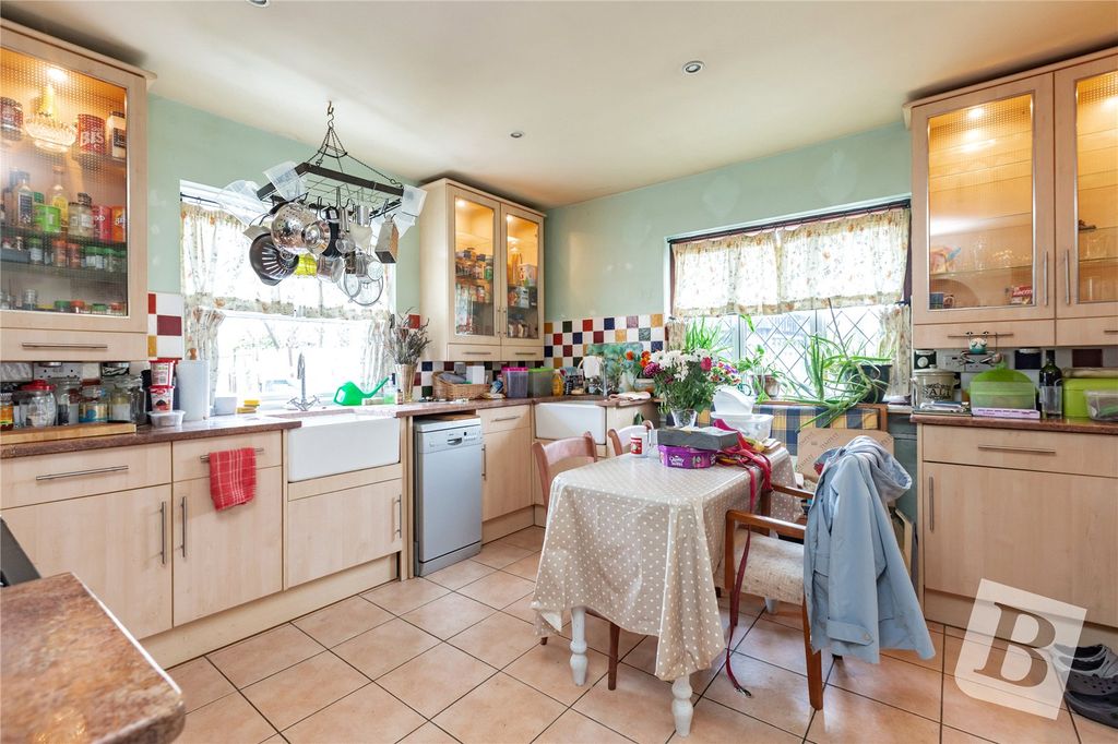 Property photo 2 of 21 Kitchen