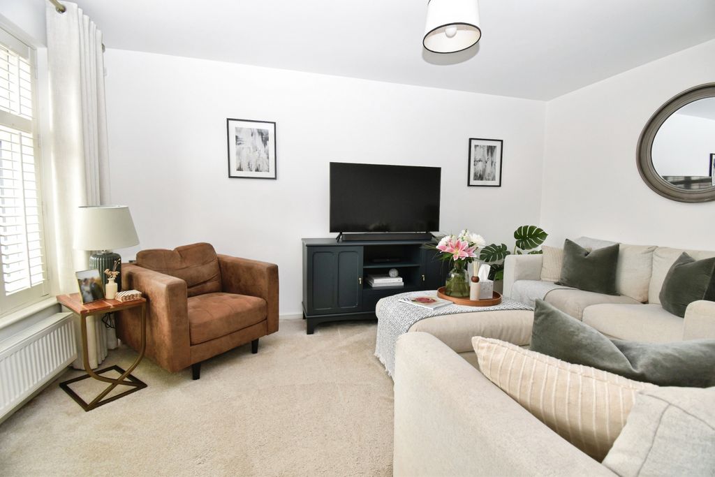 Property photo 3 of 14 Living Room