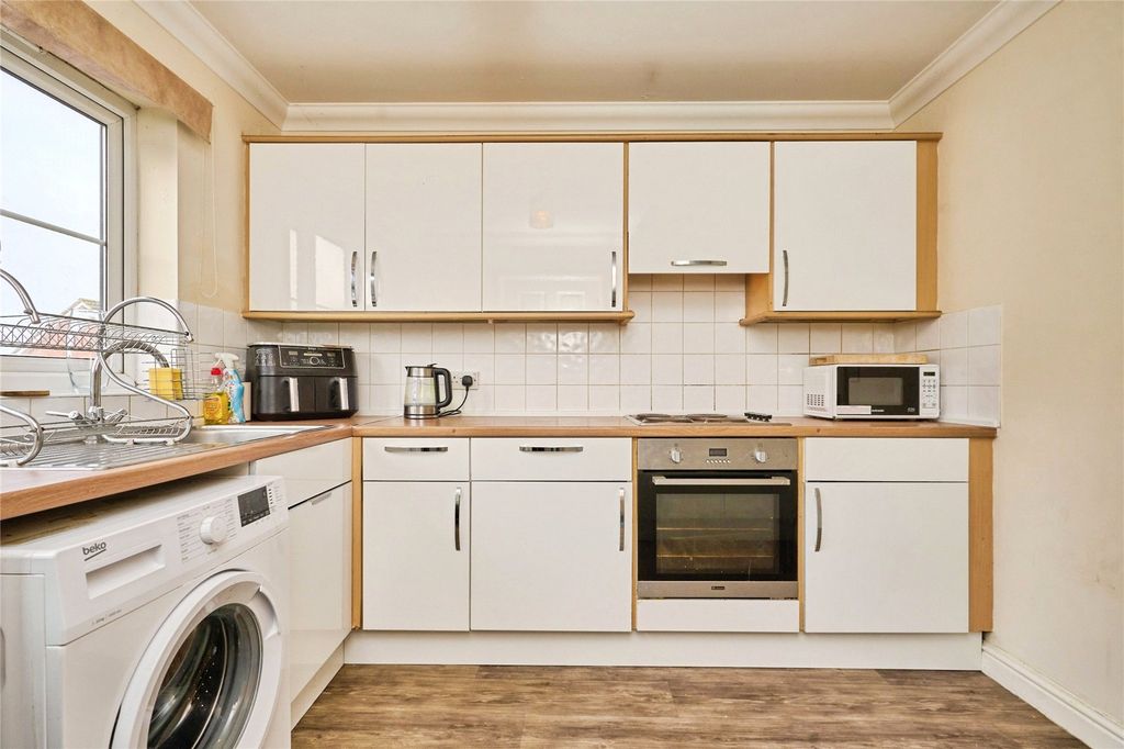 Property photo 2 of 16 Kitchen