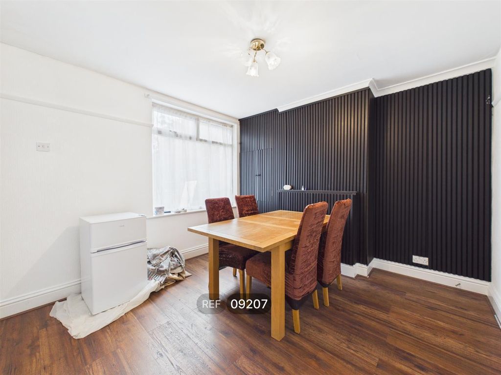 Property photo 3 of 8 Living/Dining Room