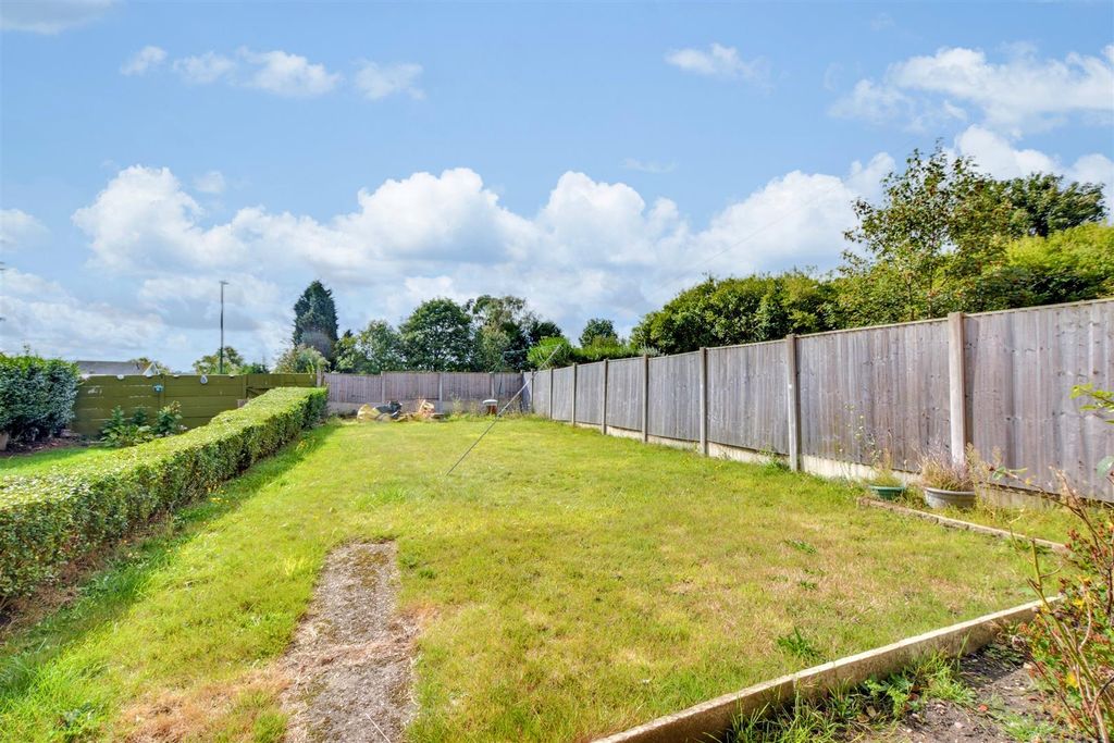 Property photo 2 of 15 Garden (2).Jpeg