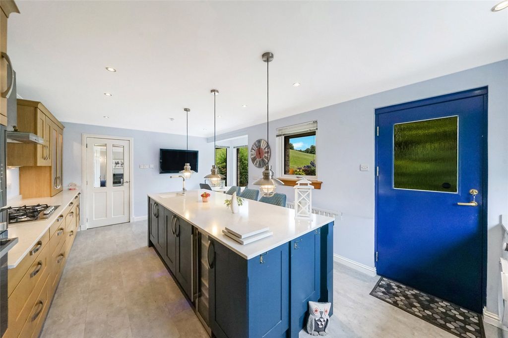 Additional image 9 of 5 bed detached house for saleGlassford Square, Tillicoultry, Clackmannanshire FK13