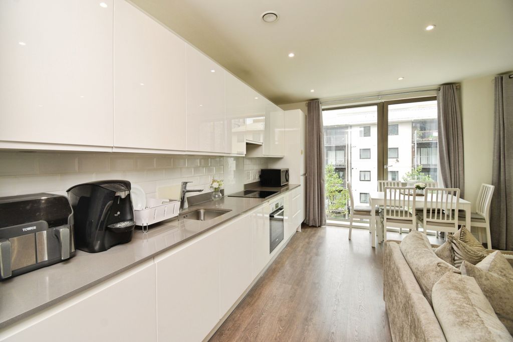 Property photo 3 of 25