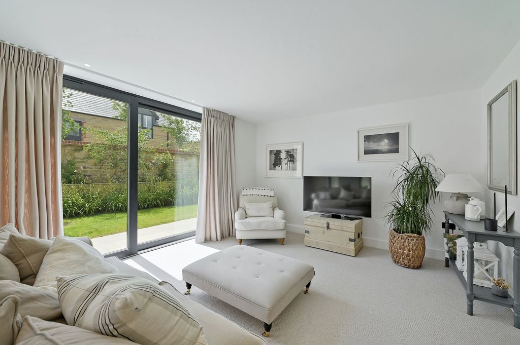 Property photo 3 of 13 Sitting Room