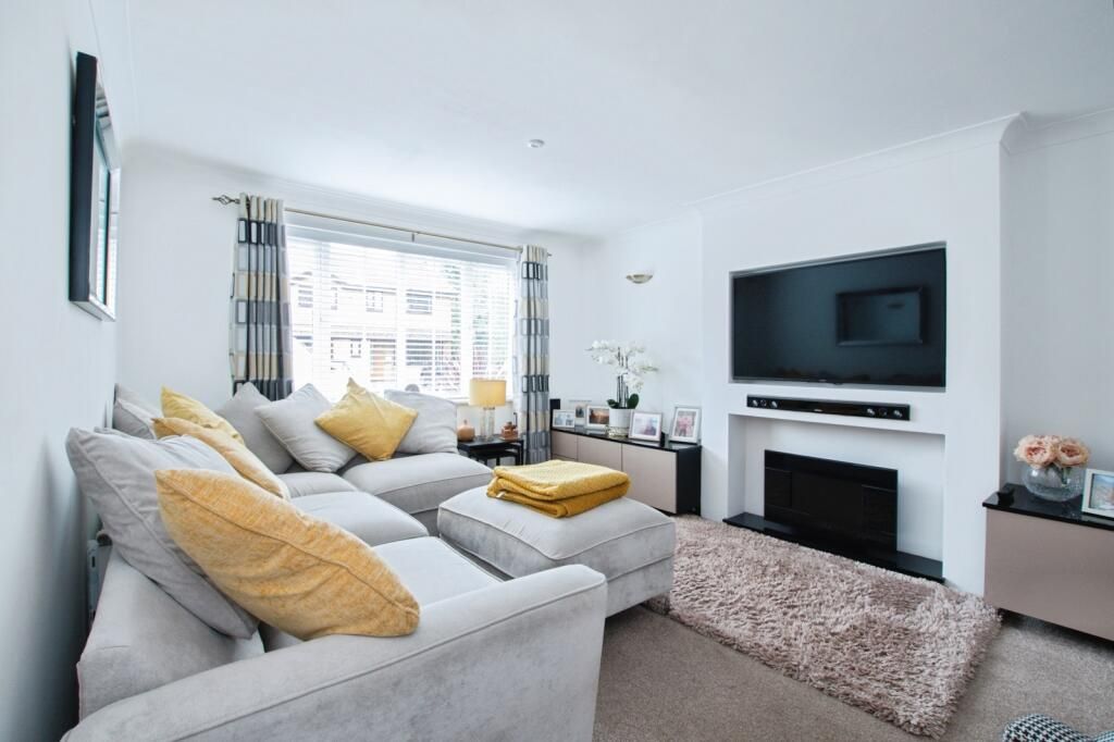 Property photo 2 of 14 Living Room