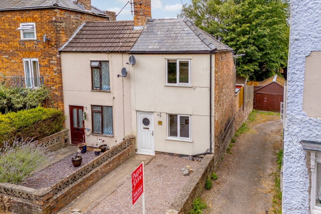 Property photo 1 of 15 45 London Road (Spalding)-2