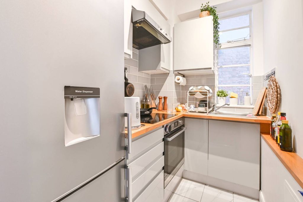 Property photo 3 of 8