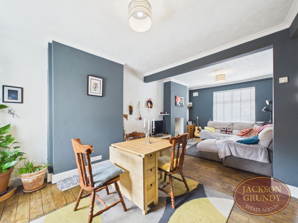 Property photo 3 of 18 Living/Dining