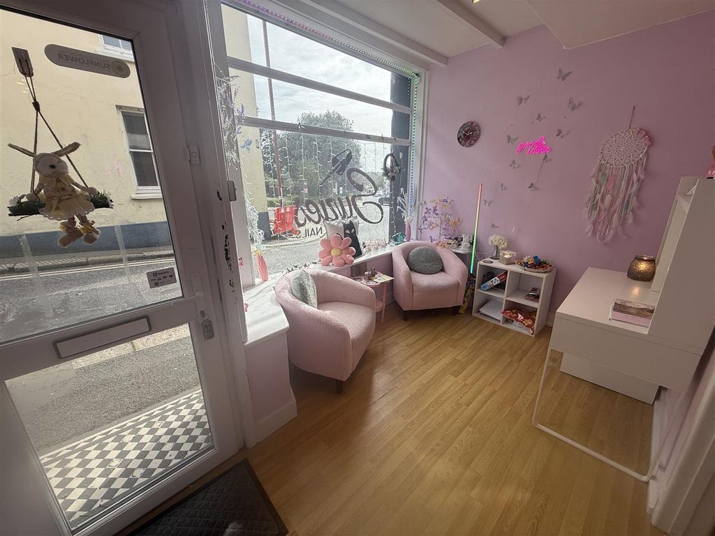 Property photo 2 of 6 Reception.