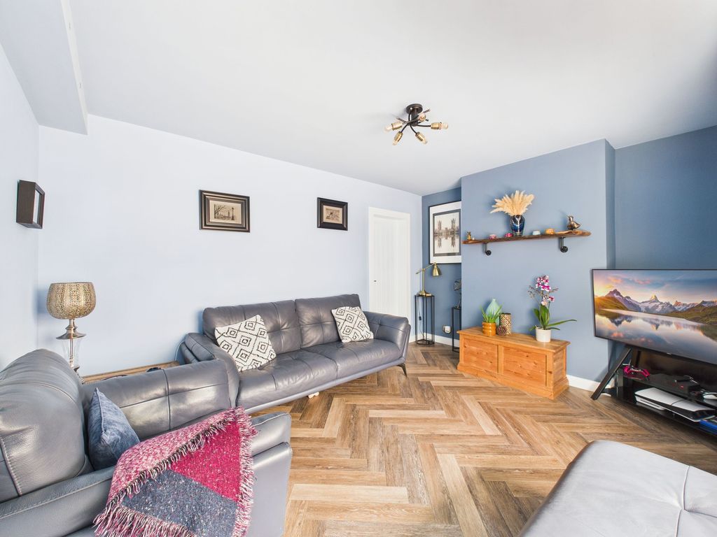 Property photo 3 of 17 Lounge