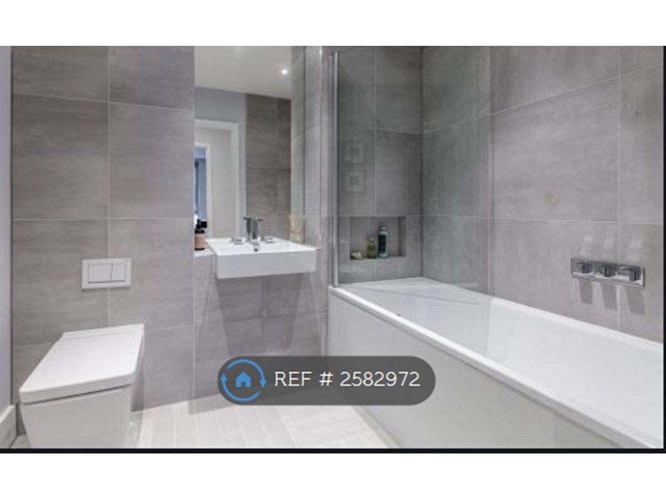Property photo 2 of 11 Bathroom 1