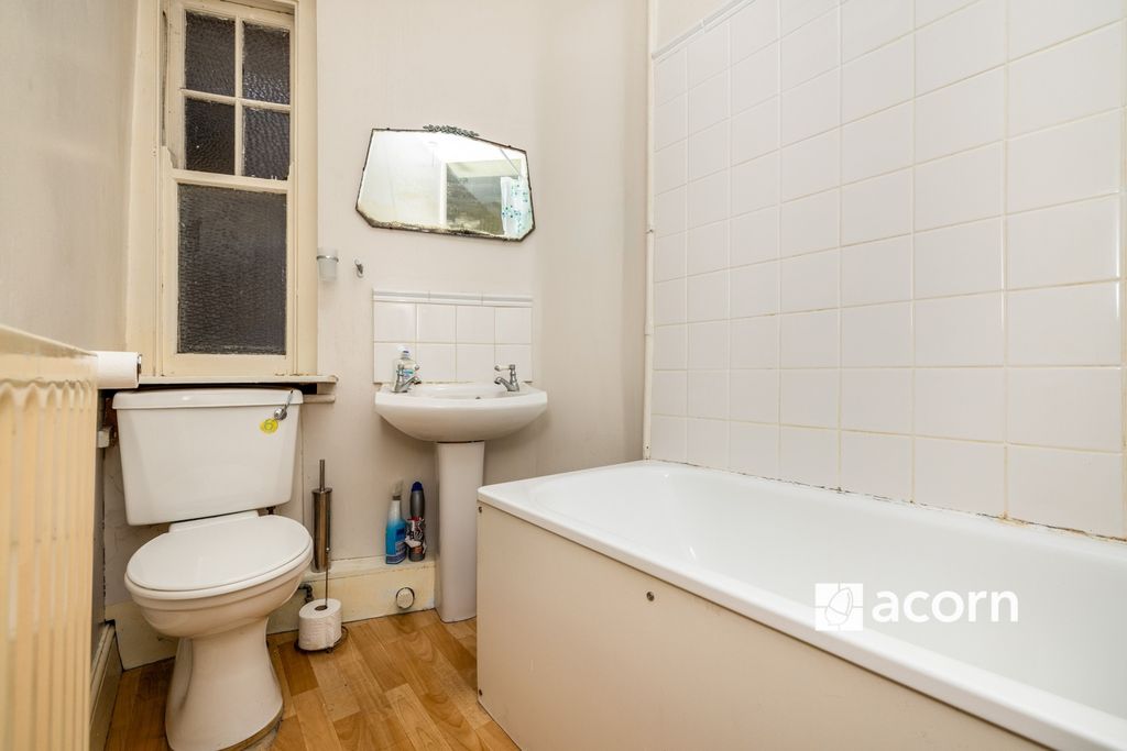 Property photo 3 of 10 Bathroom