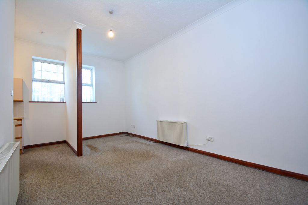 Property photo 3 of 6 Photo 5