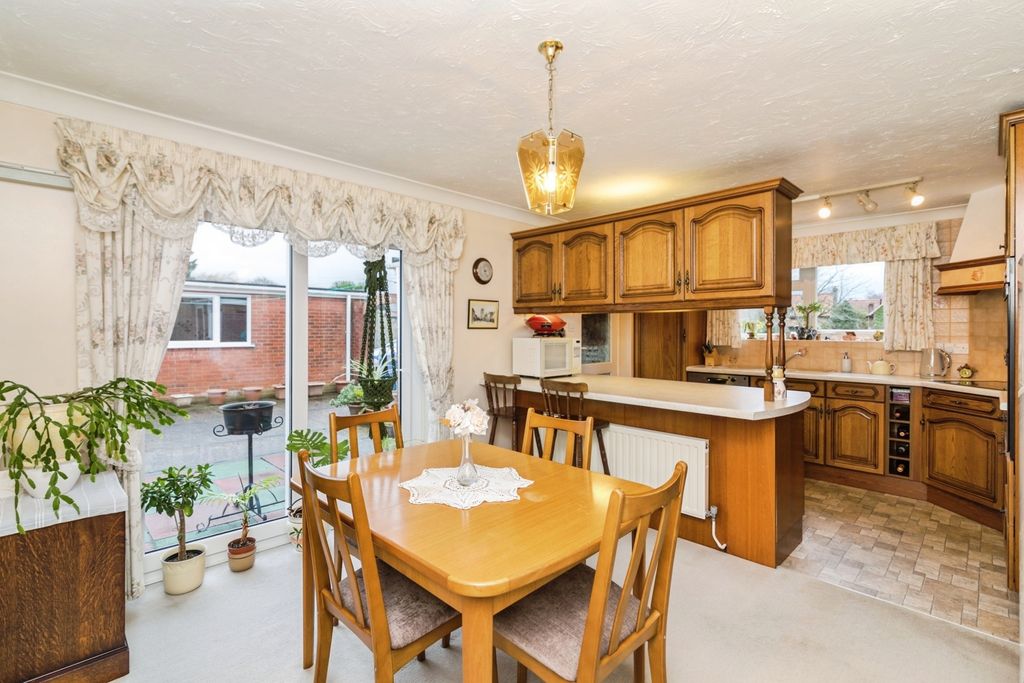 Property photo 3 of 20 Kitchen