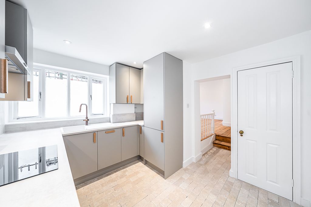 Property photo 2 of 25