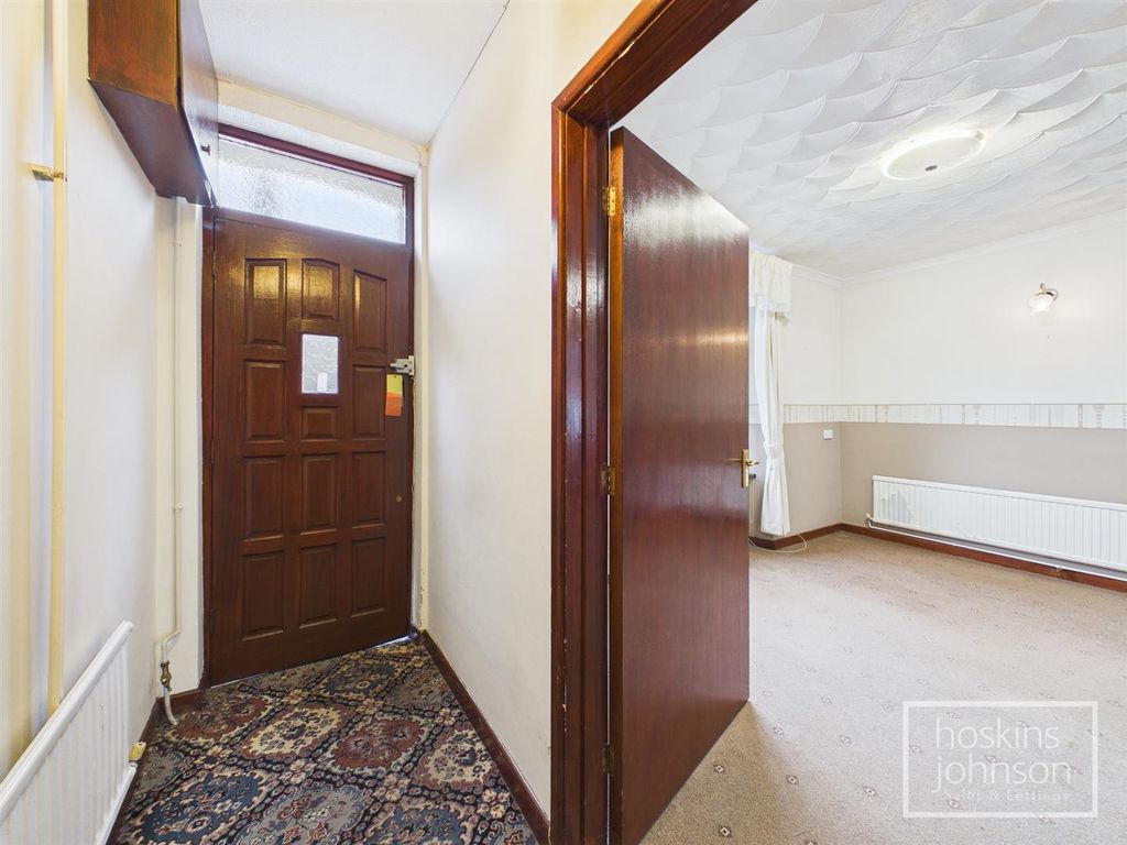 Property photo 2 of 18 Entrance Hall