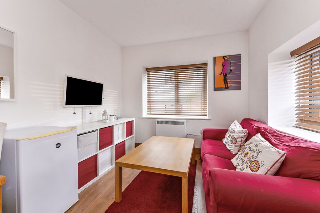 Property photo 3 of 16 Ph8_4816028