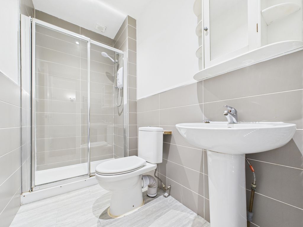 Property photo 3 of 7 Cam04693G0-Pr0087-Still016