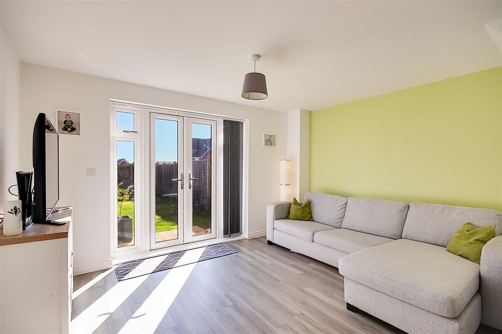 Property photo 3 of 17 Lounge/Dining Room