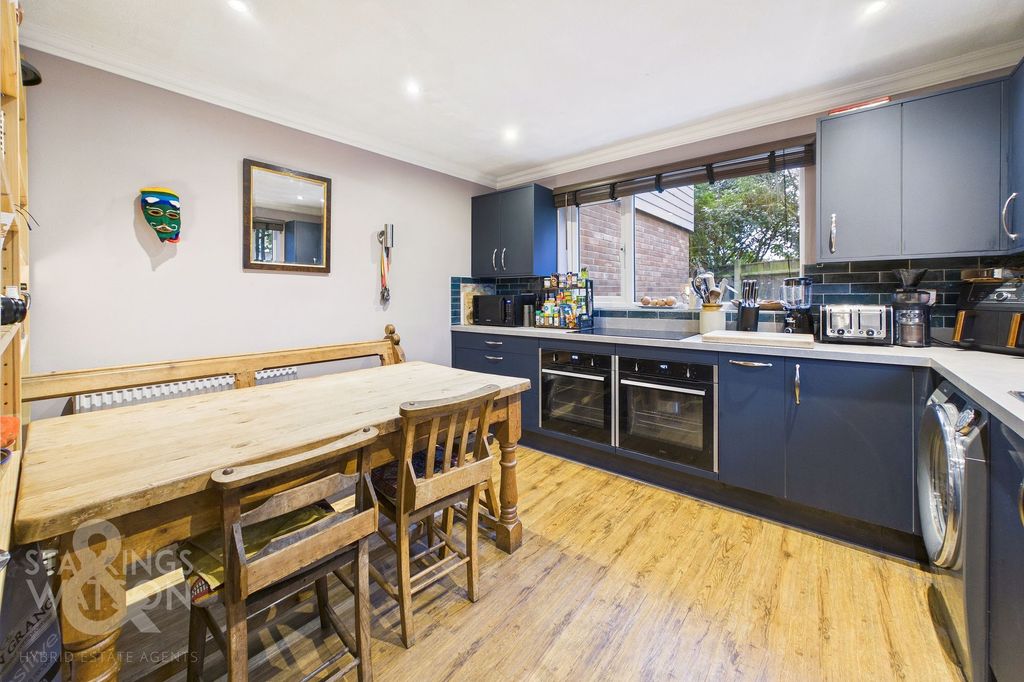 Property photo 2 of 23