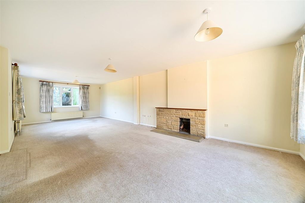 Property photo 3 of 20 Sitting Room