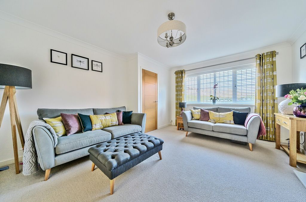 Property photo 3 of 25 -68Da55E435445-l-1358967-8-68d97611Bd4Dd