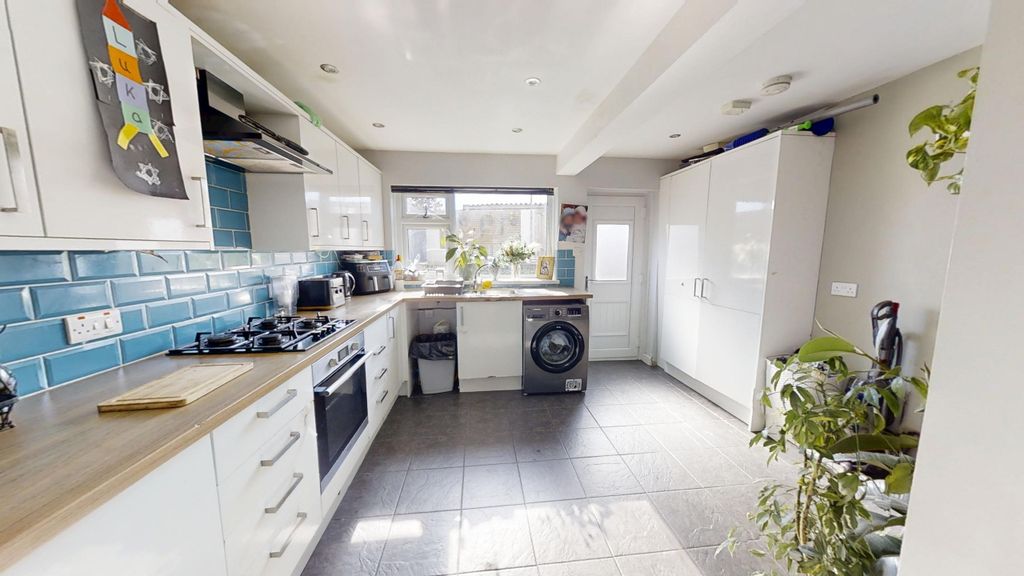 Property photo 3 of 15 Haylands-Portland-Dorset-UK-08182026_085831