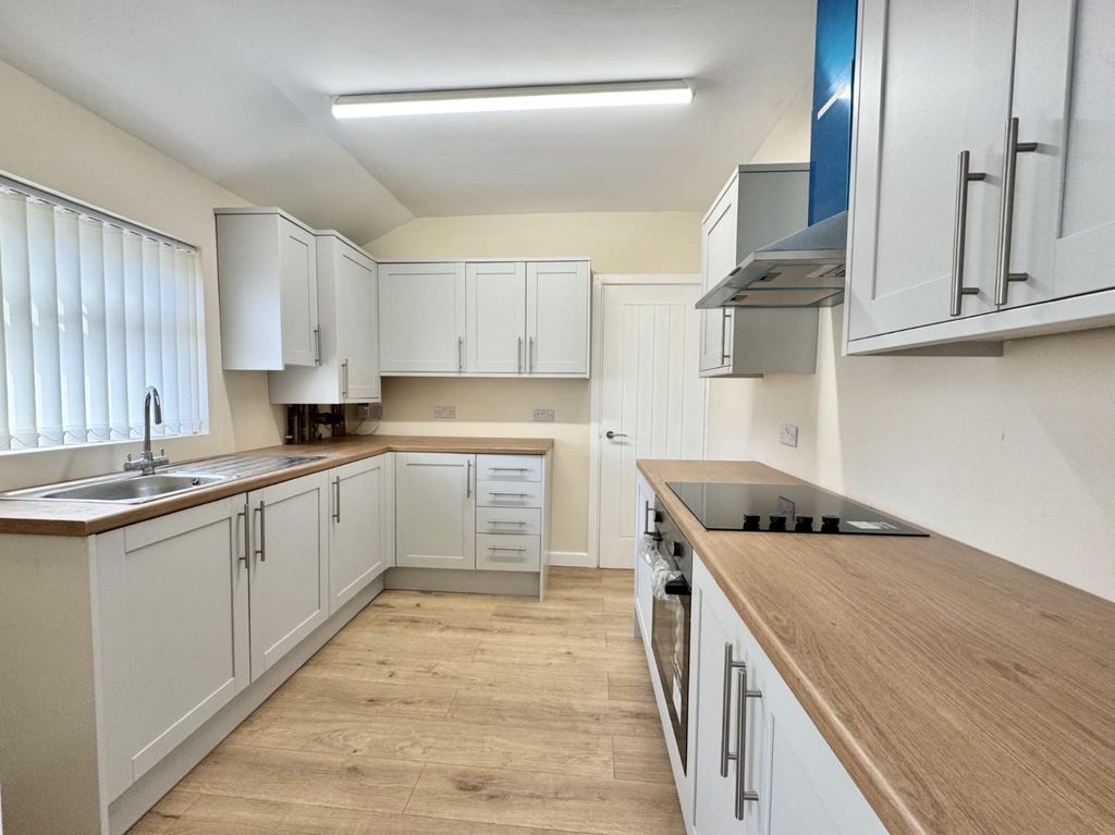 Property photo 2 of 12 Kitchen 1.Jpg