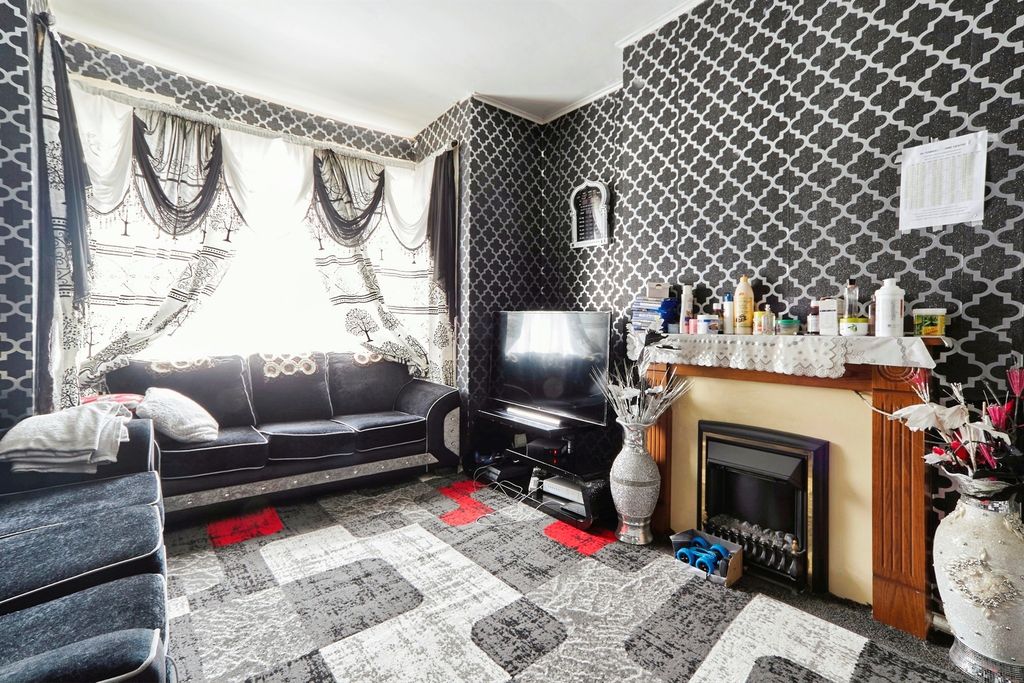 Property photo 2 of 12