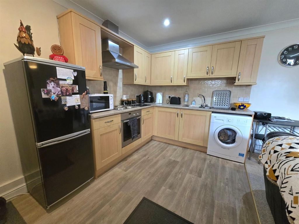 Property photo 2 of 6 Kitchen.Jpg