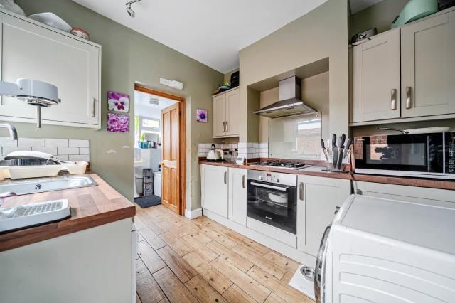 Property photo 1 of 11 Kitchen