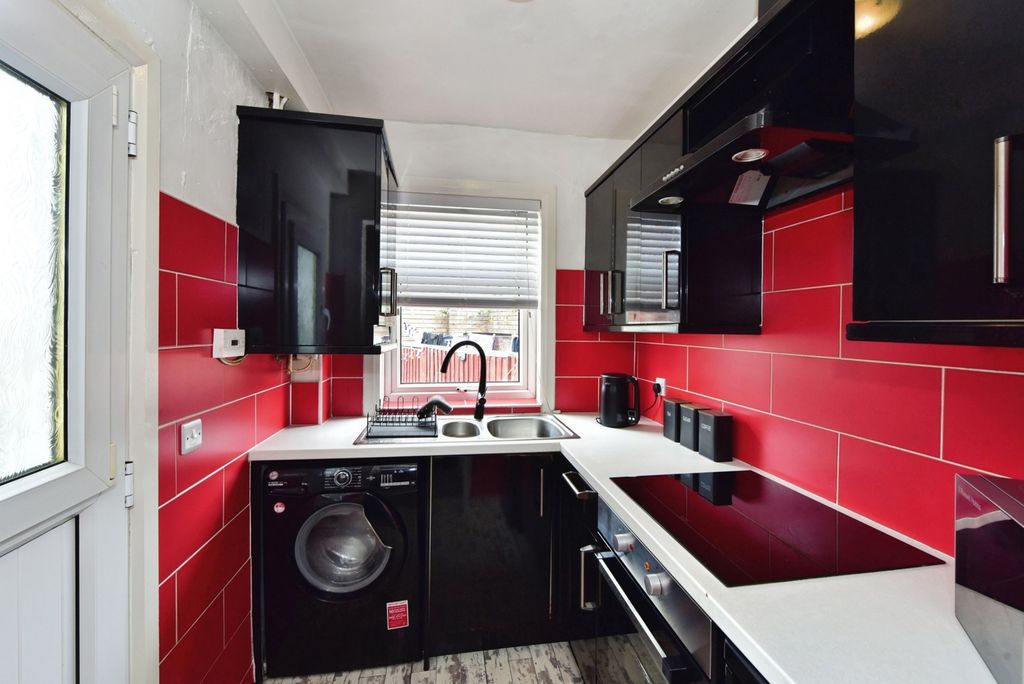 Property photo 3 of 14 Kitchen