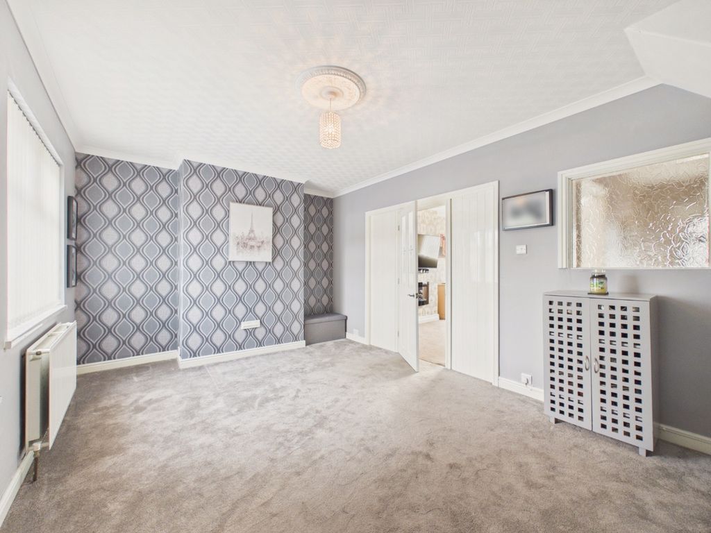 Property photo 3 of 13 5478915