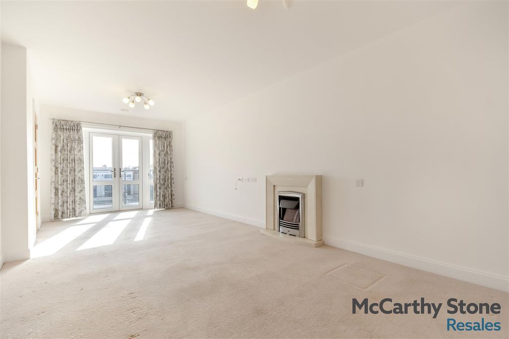 Property photo 2 of 21 8682219-Interior14.Jpg