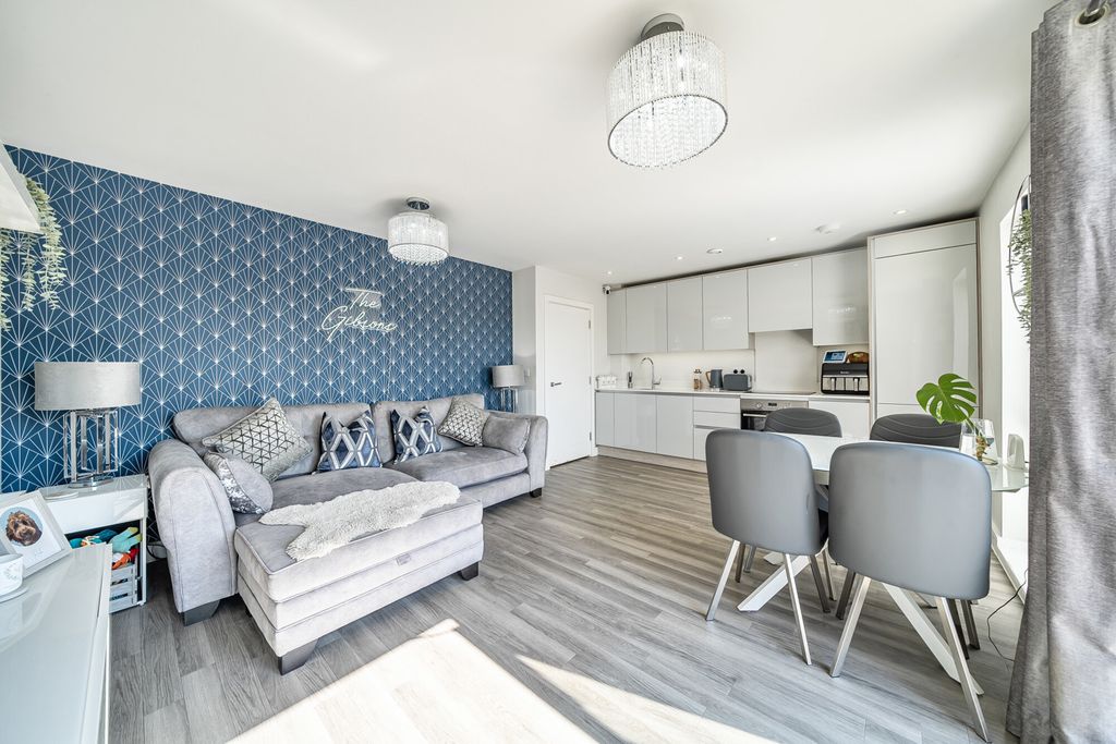 Property photo 2 of 22 1311642-12-685300...