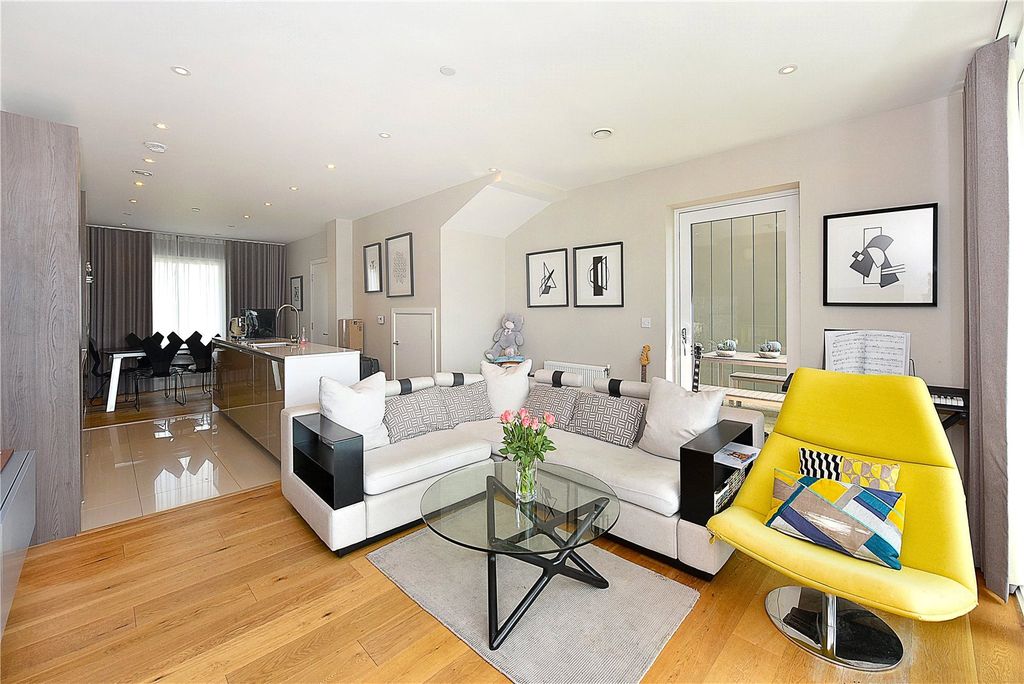 Property photo 2 of 22 Reception Room