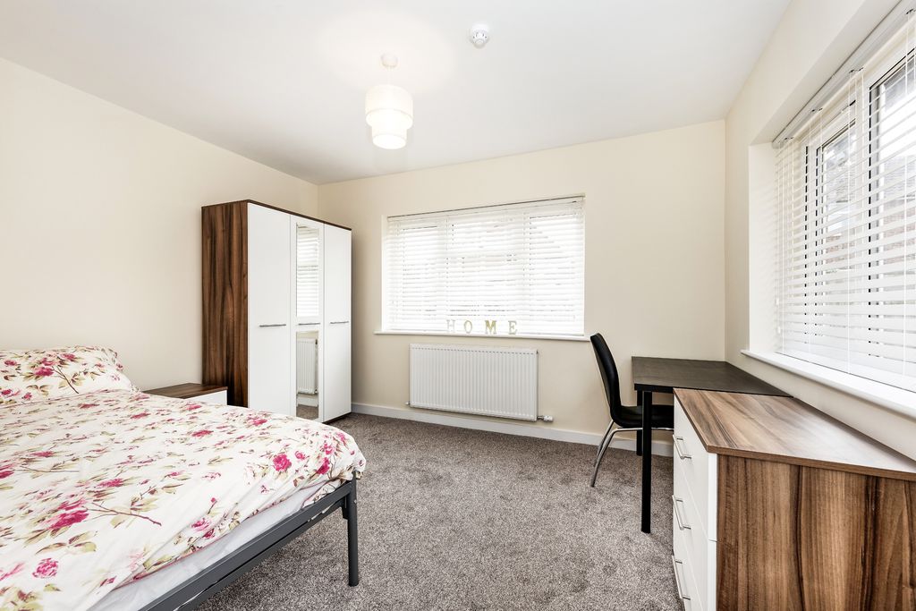 Property photo 1 of 6 Room E