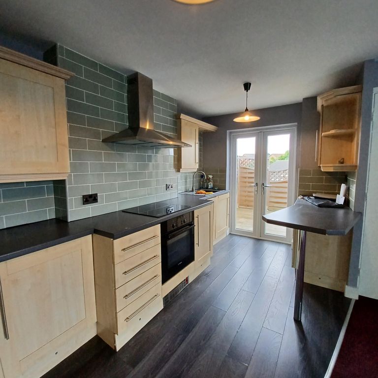 Property photo 2 of 7 Kitchen