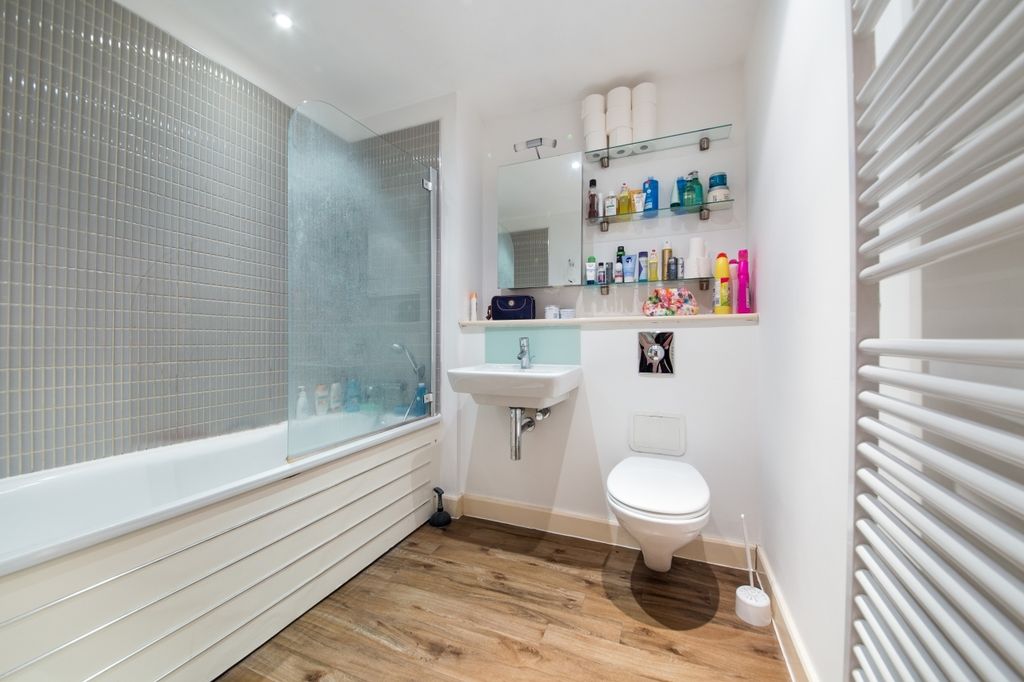 Property photo 3 of 4 Bathroom- Queensgate