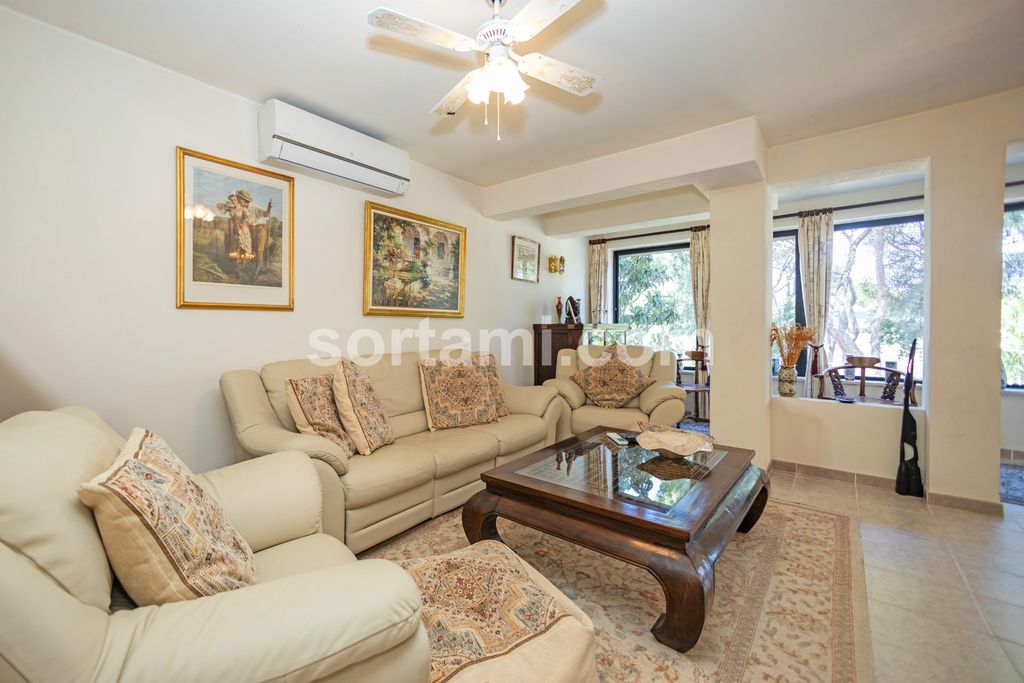 Property photo 2 of 28