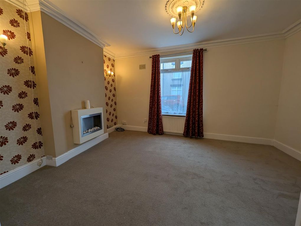 Property photo 2 of 10 Lounge